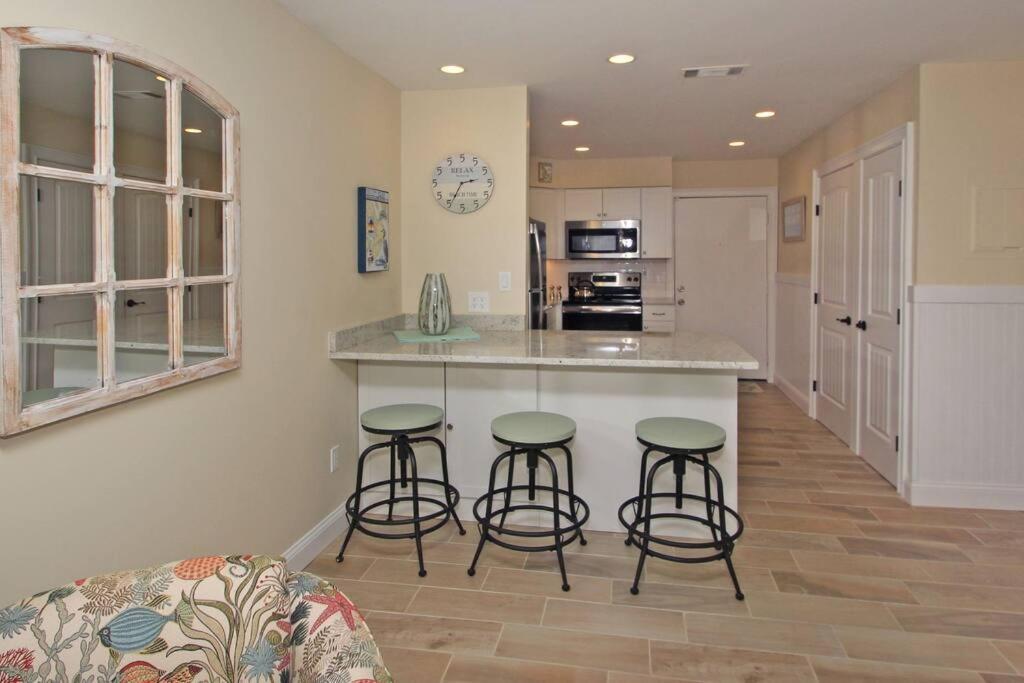 Cute 2 Bedroom, 2 Bath Condo At Folly Field Beach Hilton Head Island Exterior photo